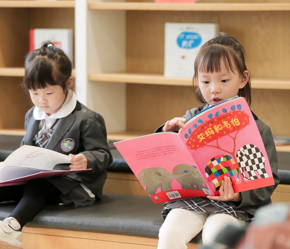 2-3岁（幼、小班）：生活化与习惯养成